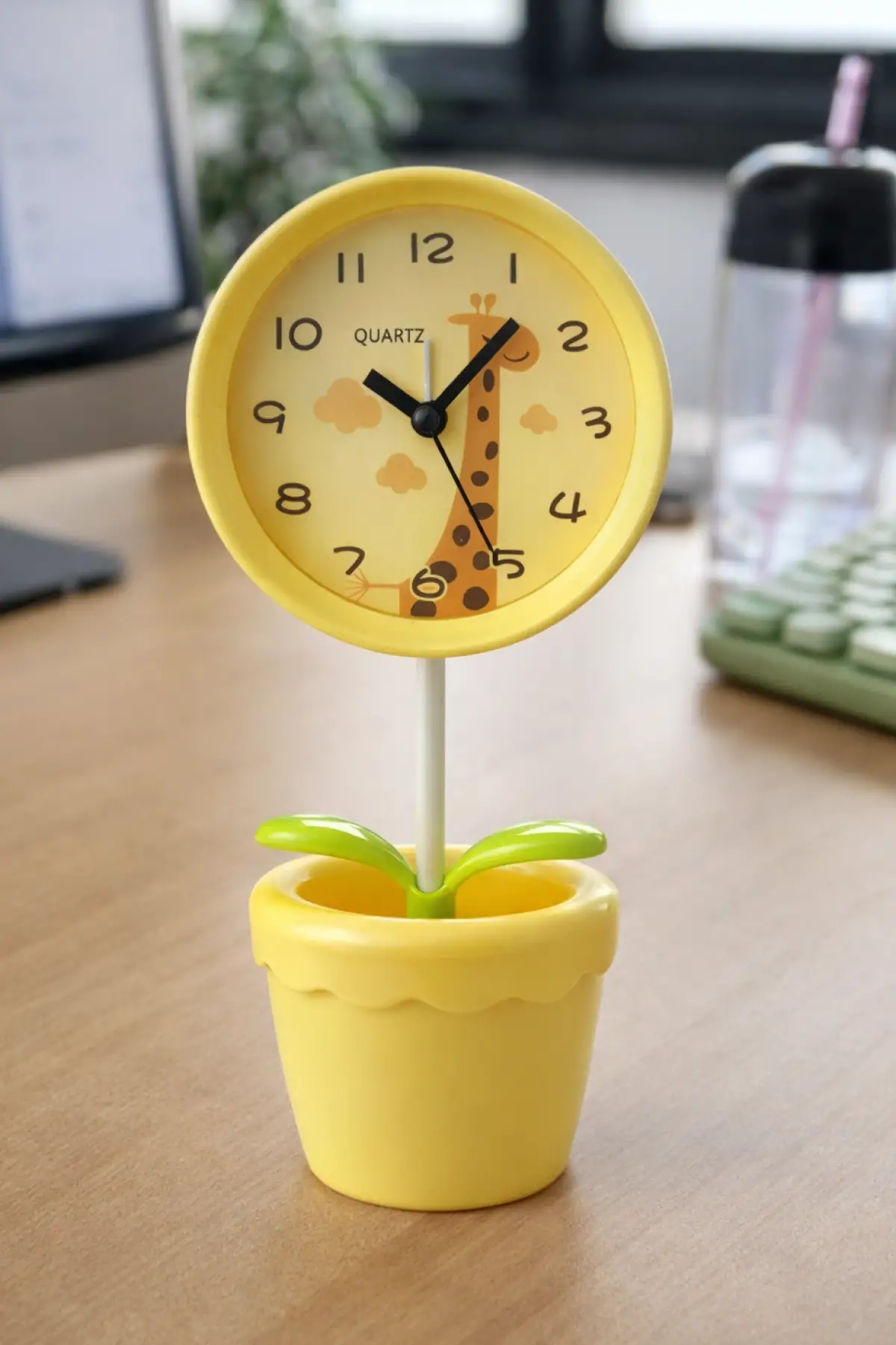 Sarı Renk Saksı Figürlü Alarmlı Masa Saati