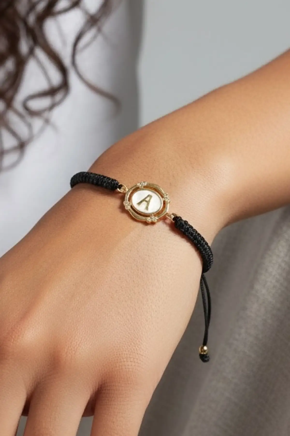 Siyah Renk A Harf Asansörlü Çelik İp Bileklik
