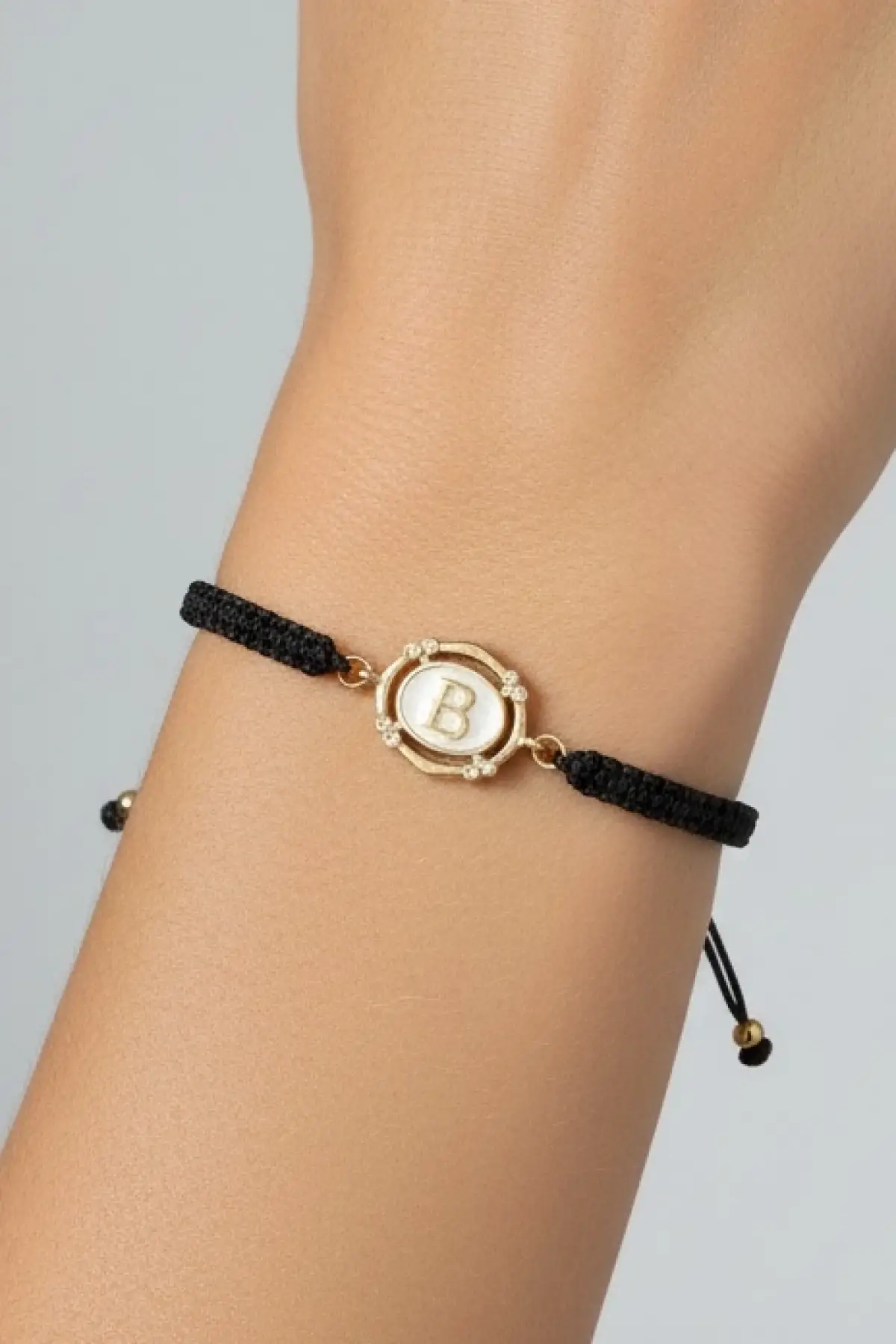 Siyah Renk B Harf Asansörlü Çelik İp Bileklik