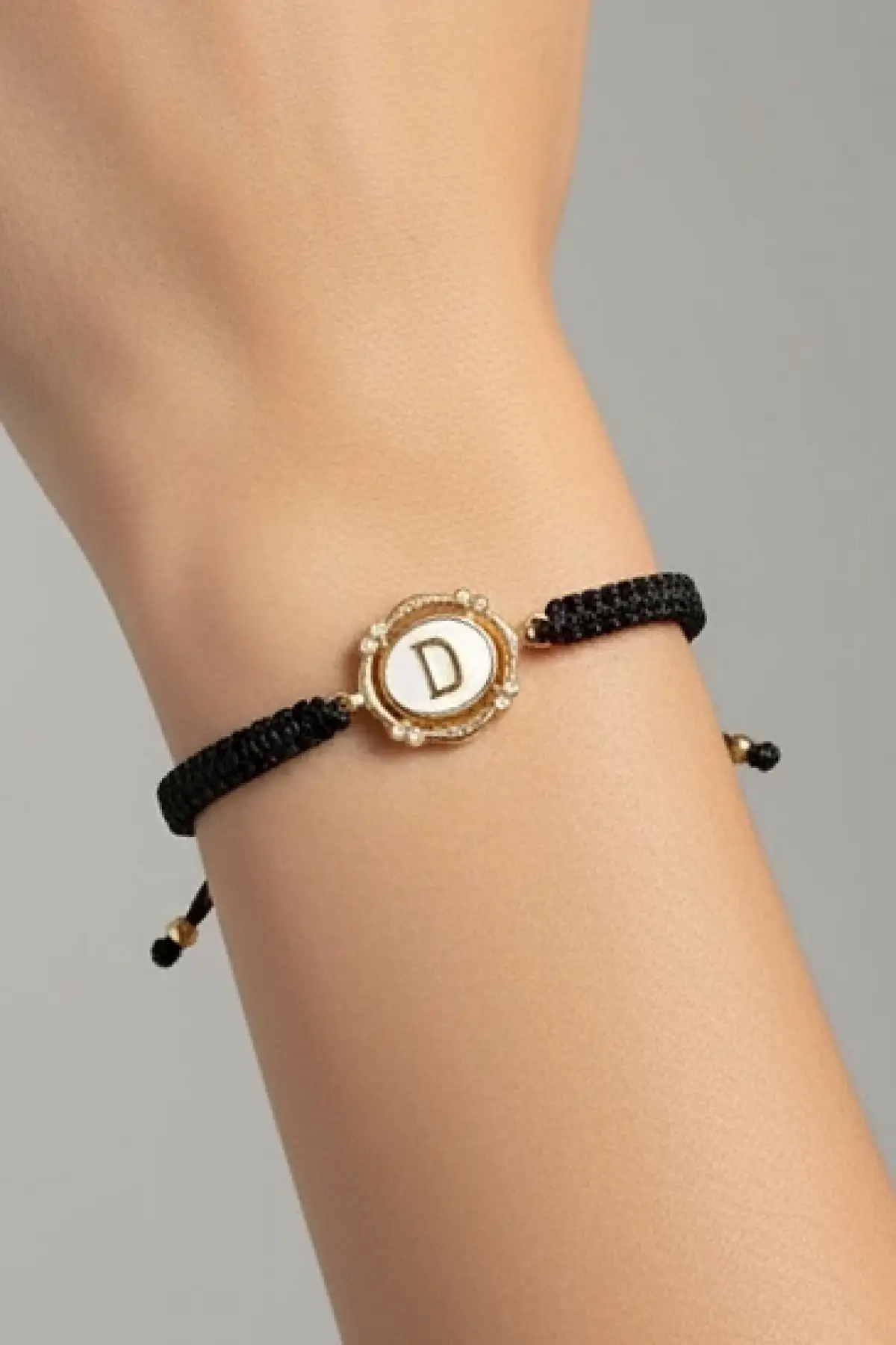 Siyah Renk D Harf Asansörlü Çelik İp Bileklik