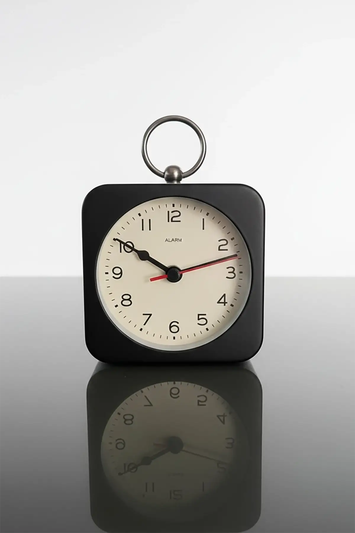 Siyah Renk Dekoratif Işıklı Alarmlı Masa Saati