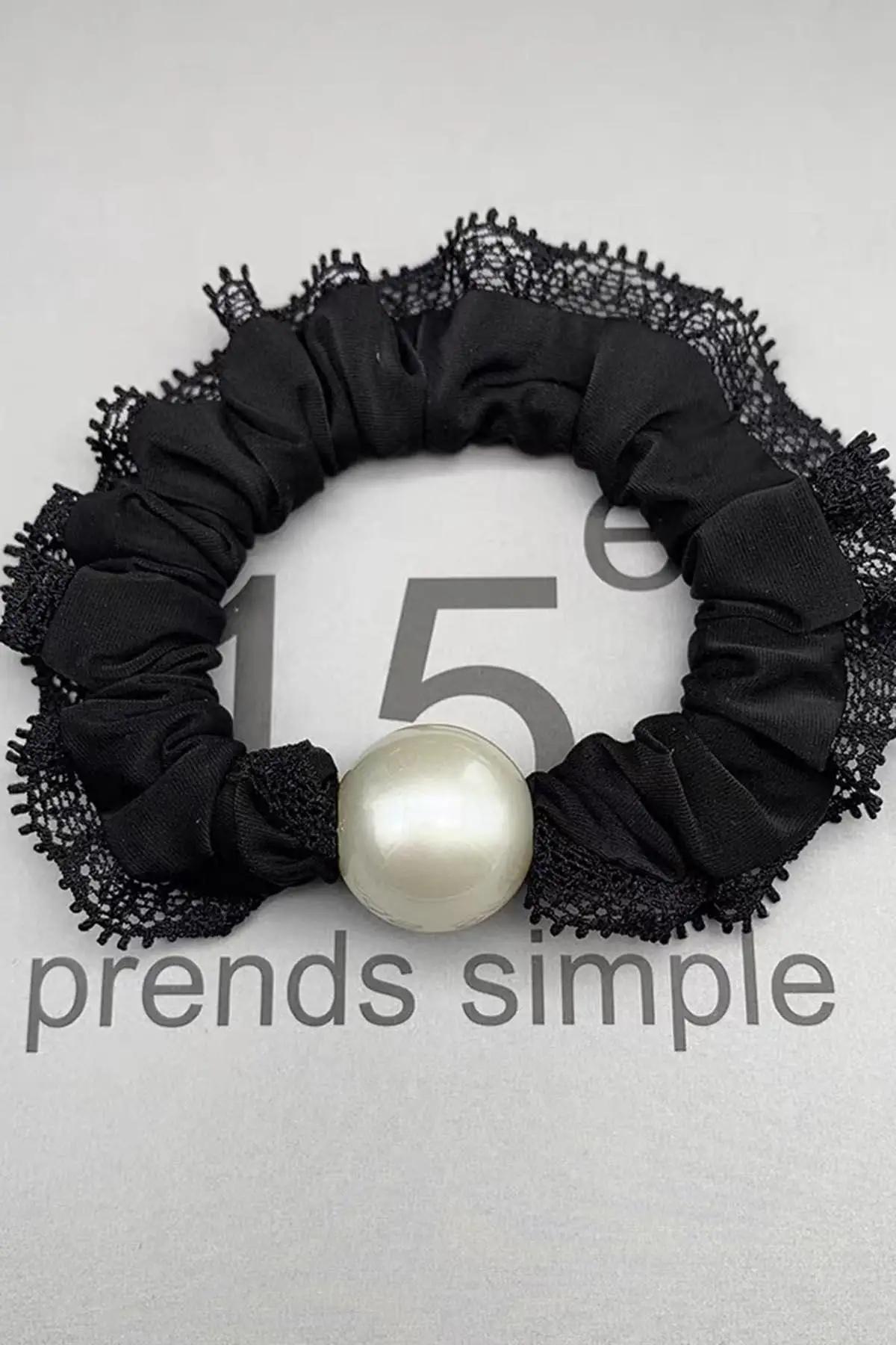 Siyah Renk İnci Detaylı Lastik Toka