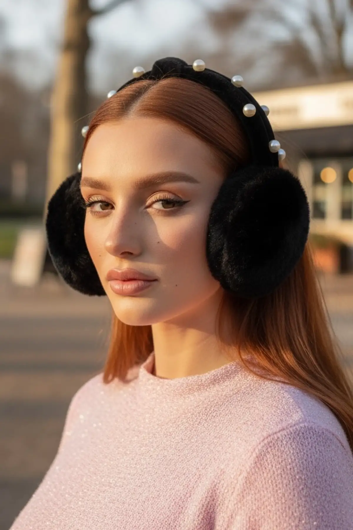 Siyah Renk İnci Detaylı Peluş Kulaklık