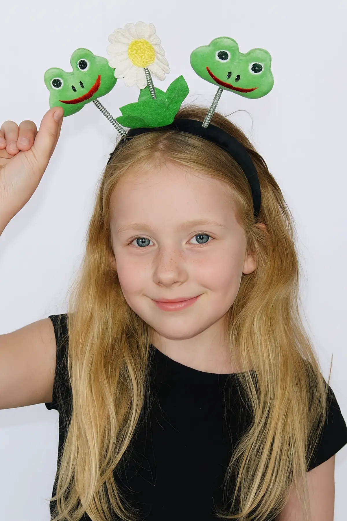 Siyah Renk Kurbağa Ve Papatya Figürlü Taç