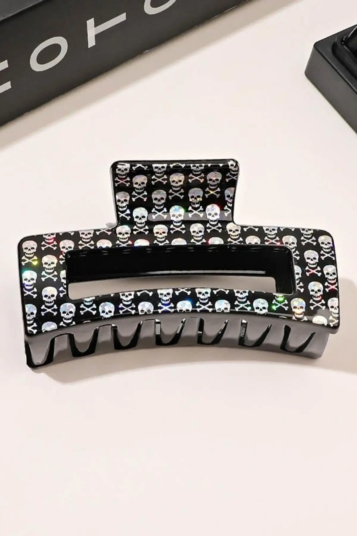 Siyah Renk Kurukafa Figürlü Mandal Toka