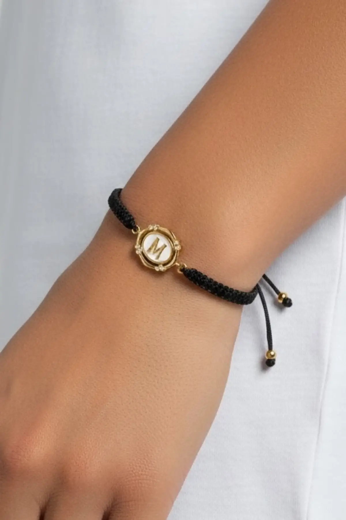 Siyah Renk M Harf Asansörlü Çelik İp Bileklik