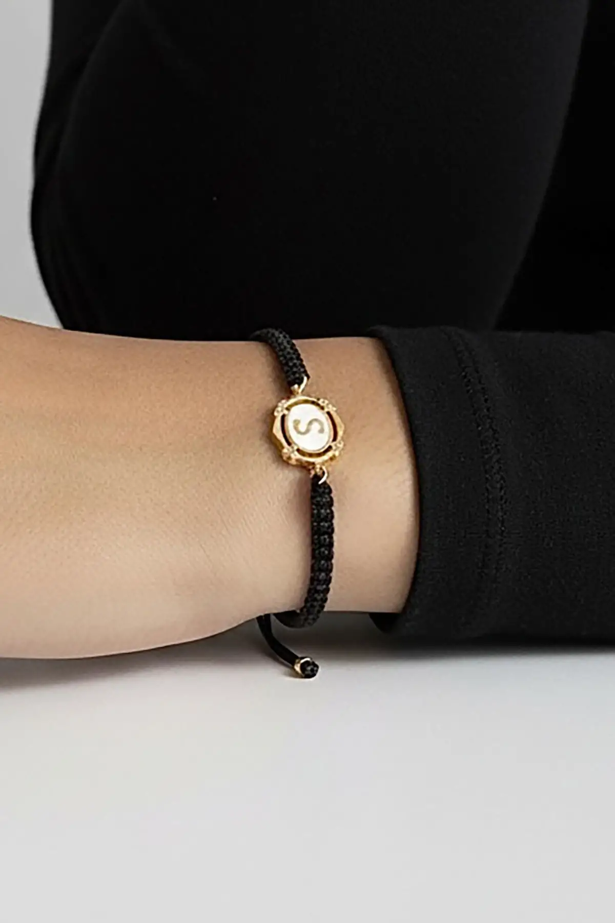 Siyah Renk S Harf Asansörlü Çelik İp Bileklik