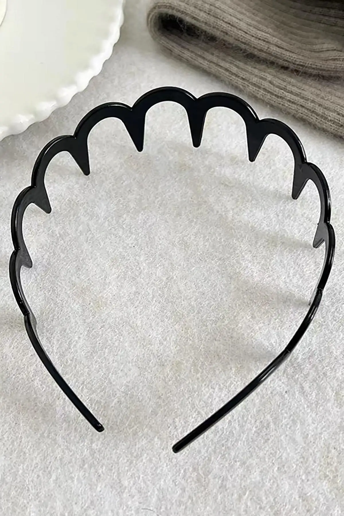 Siyah Renk Tarak Detaylı Taç