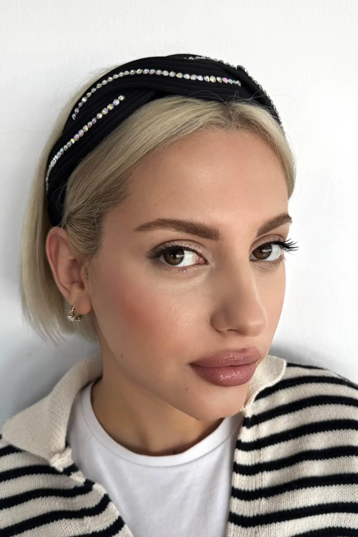 Siyah Renk Taş Detaylı Taç