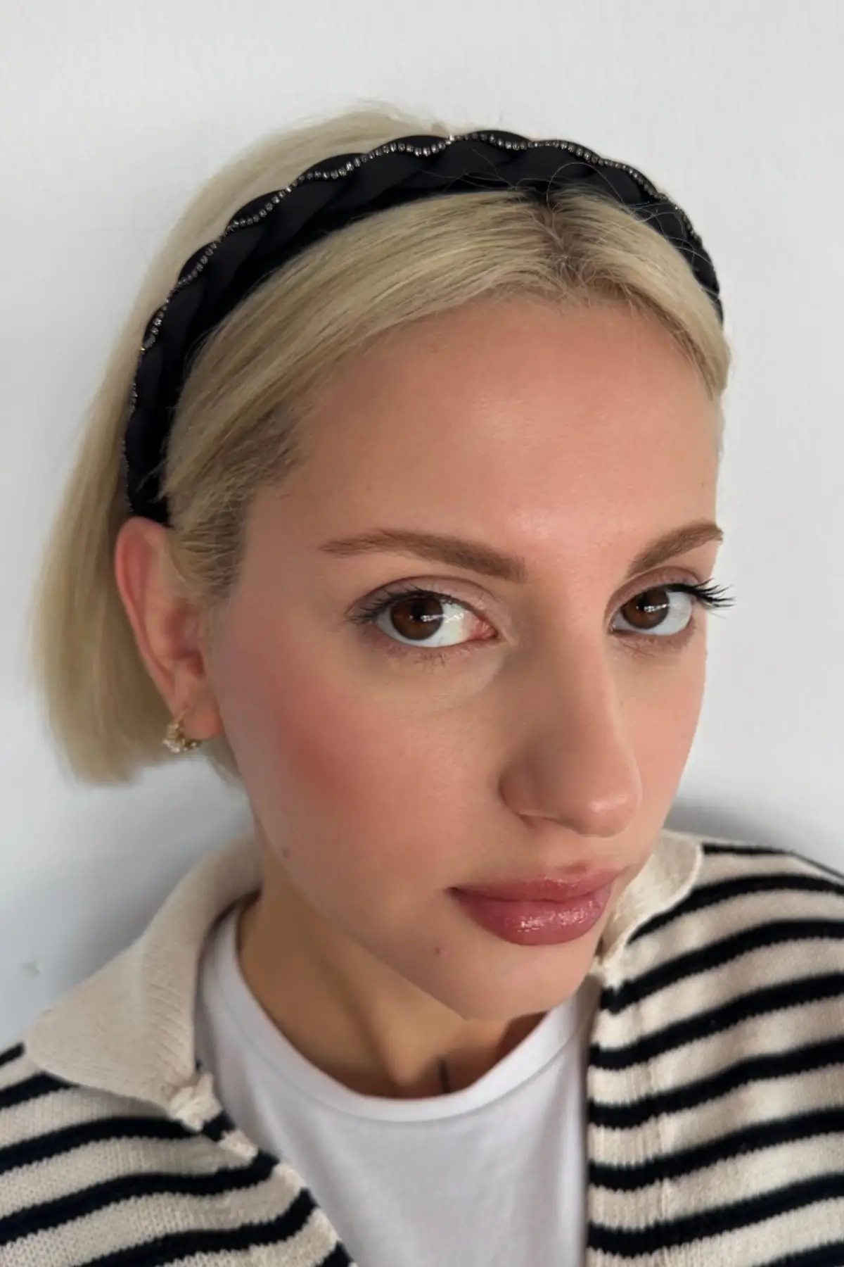 Siyah Renk Taş Detaylı Taç