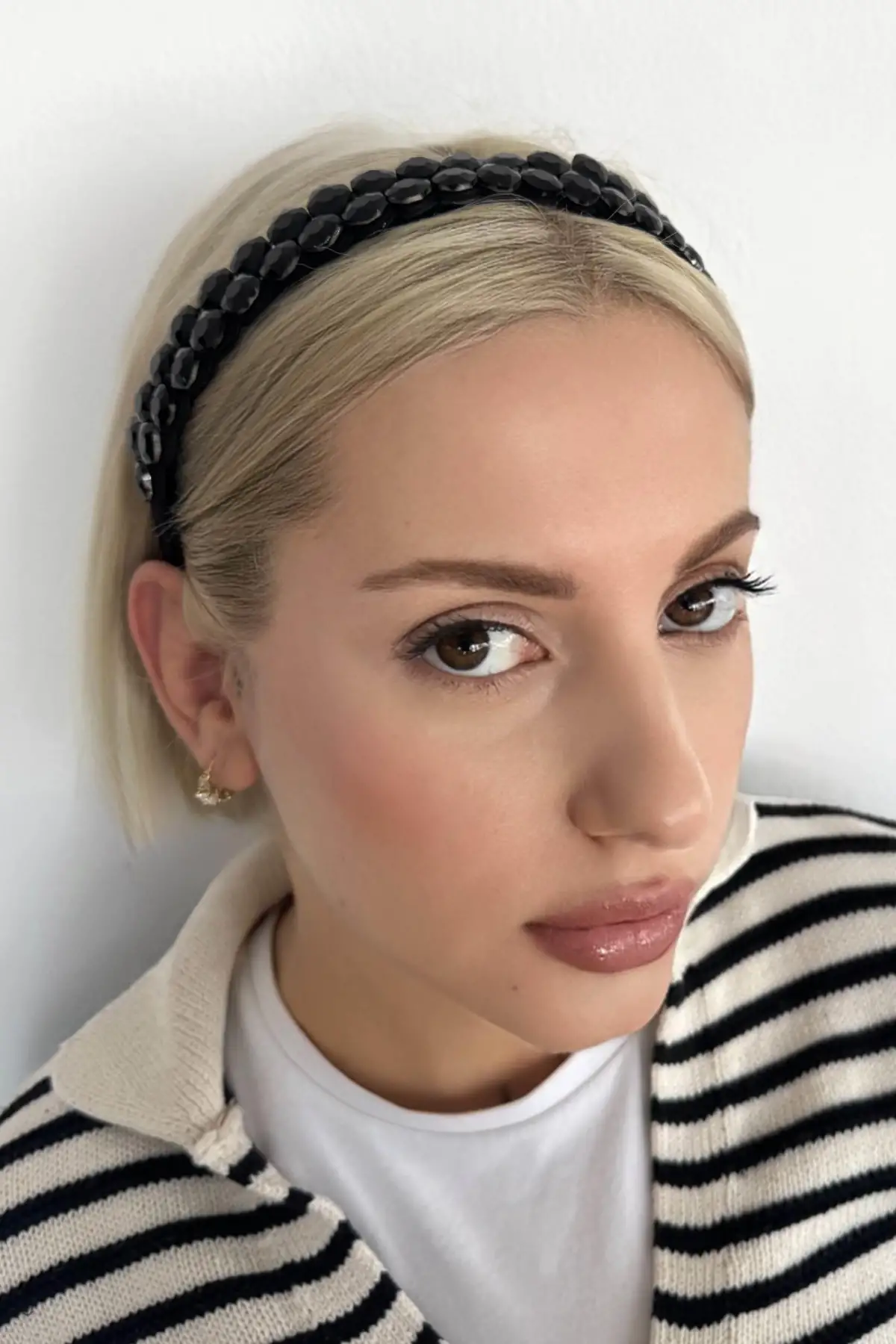 Siyah Renk Taş Detaylı Taç