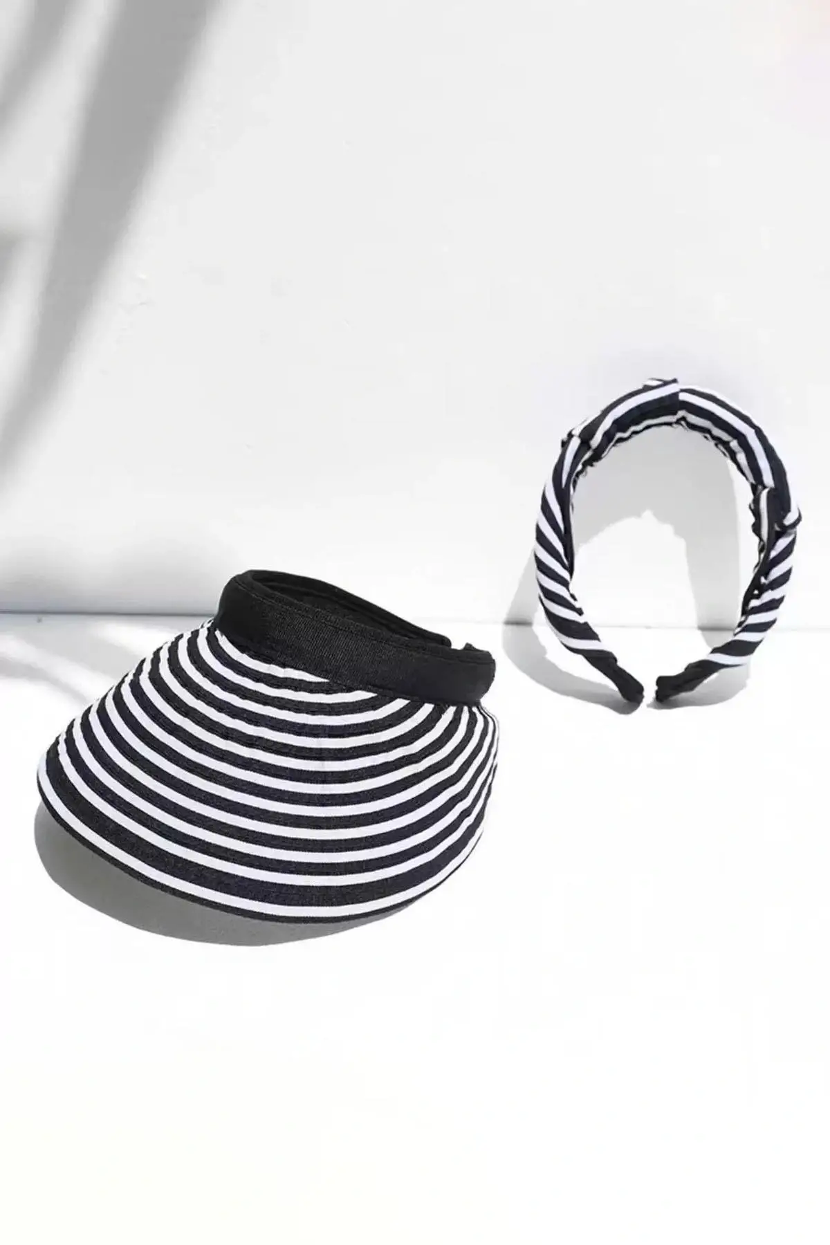 Siyah Ve Beyaz Renk Katlanabilir Güneşlik  Şapka/Taç