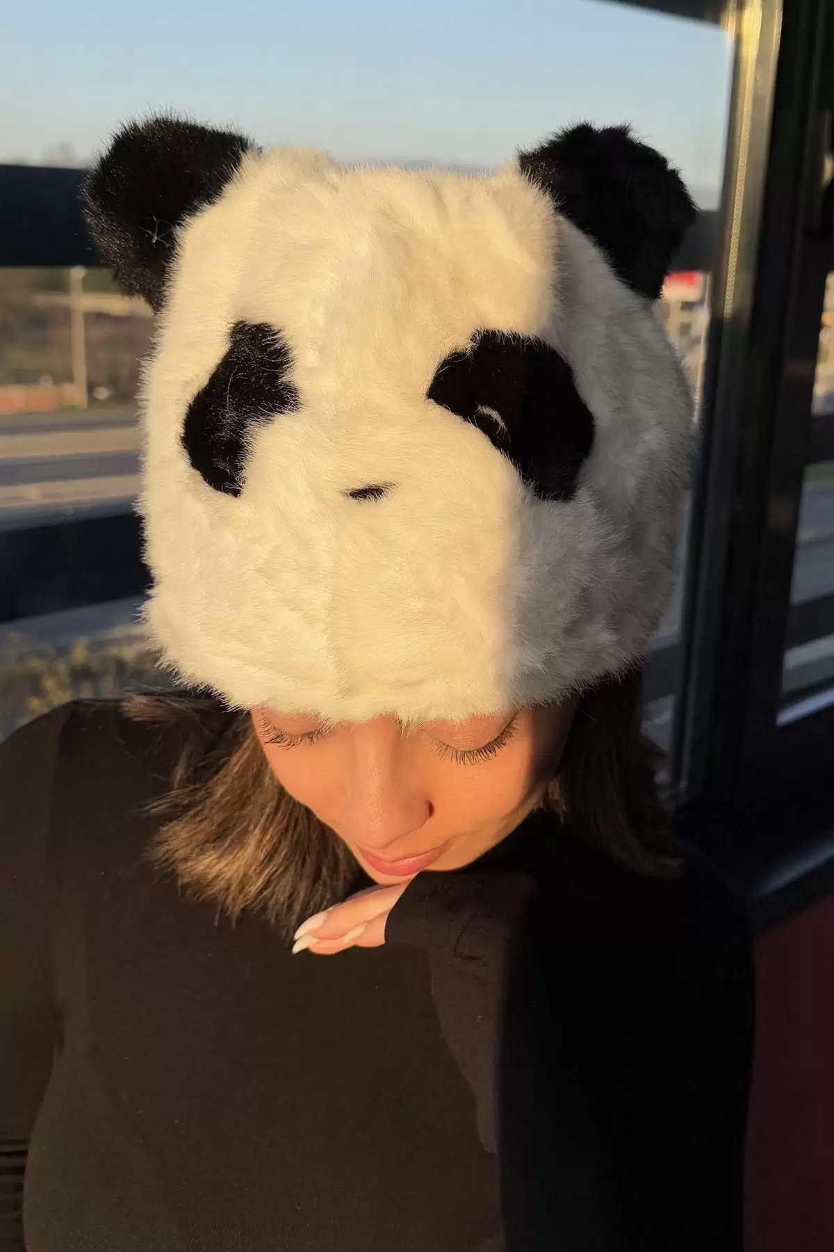 Siyah Ve Beyaz Renk Panda Figürlü Peluş Şapka