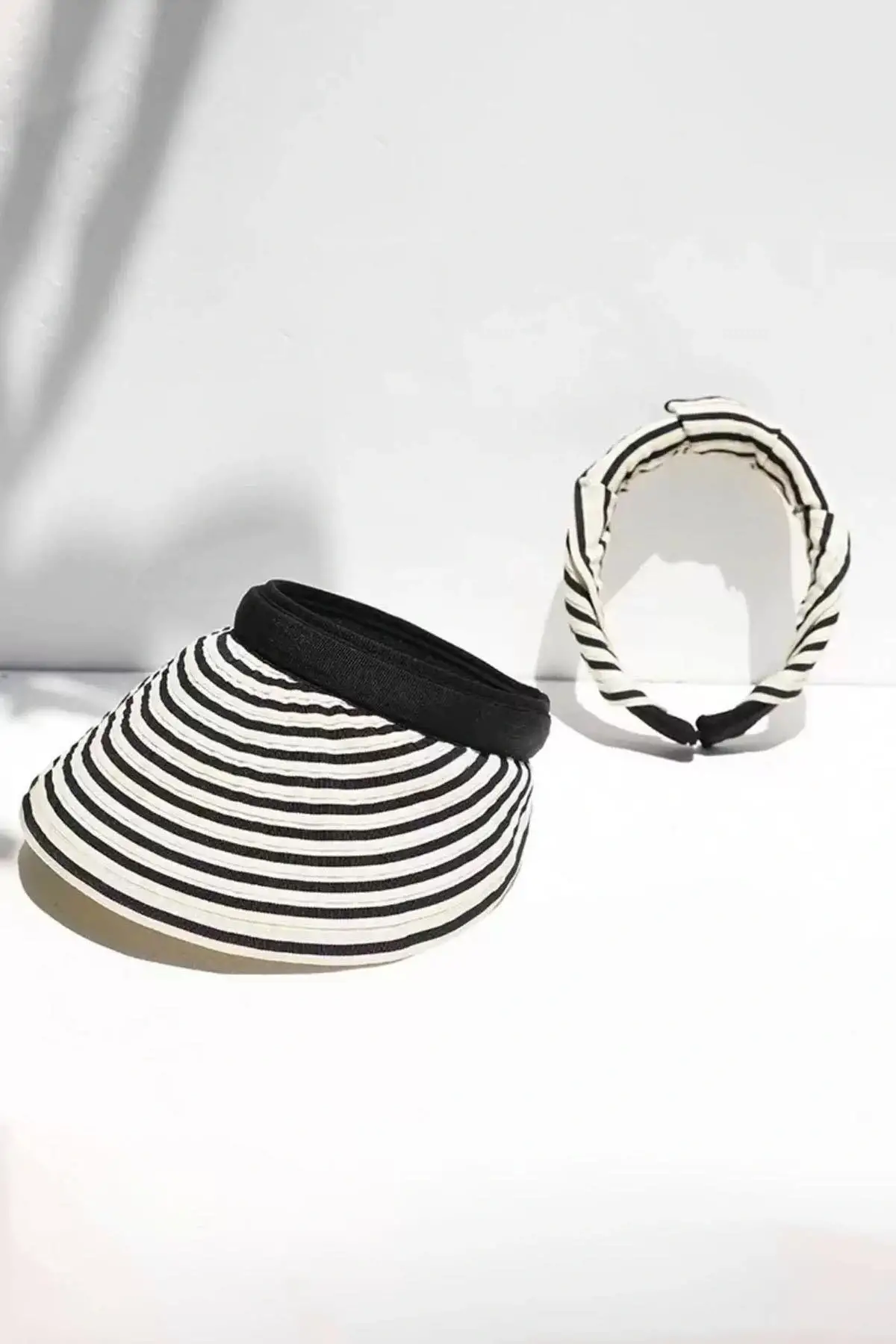 Siyah Ve Krem Renk Katlanabilir Güneşlik  Şapka/Taç