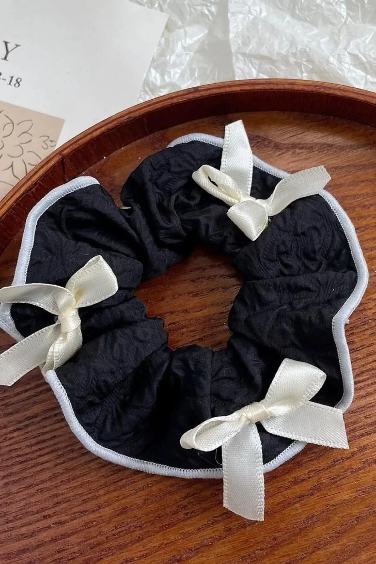 Siyah Ve Krem Renk Kurdele Figürlü Simit Toka