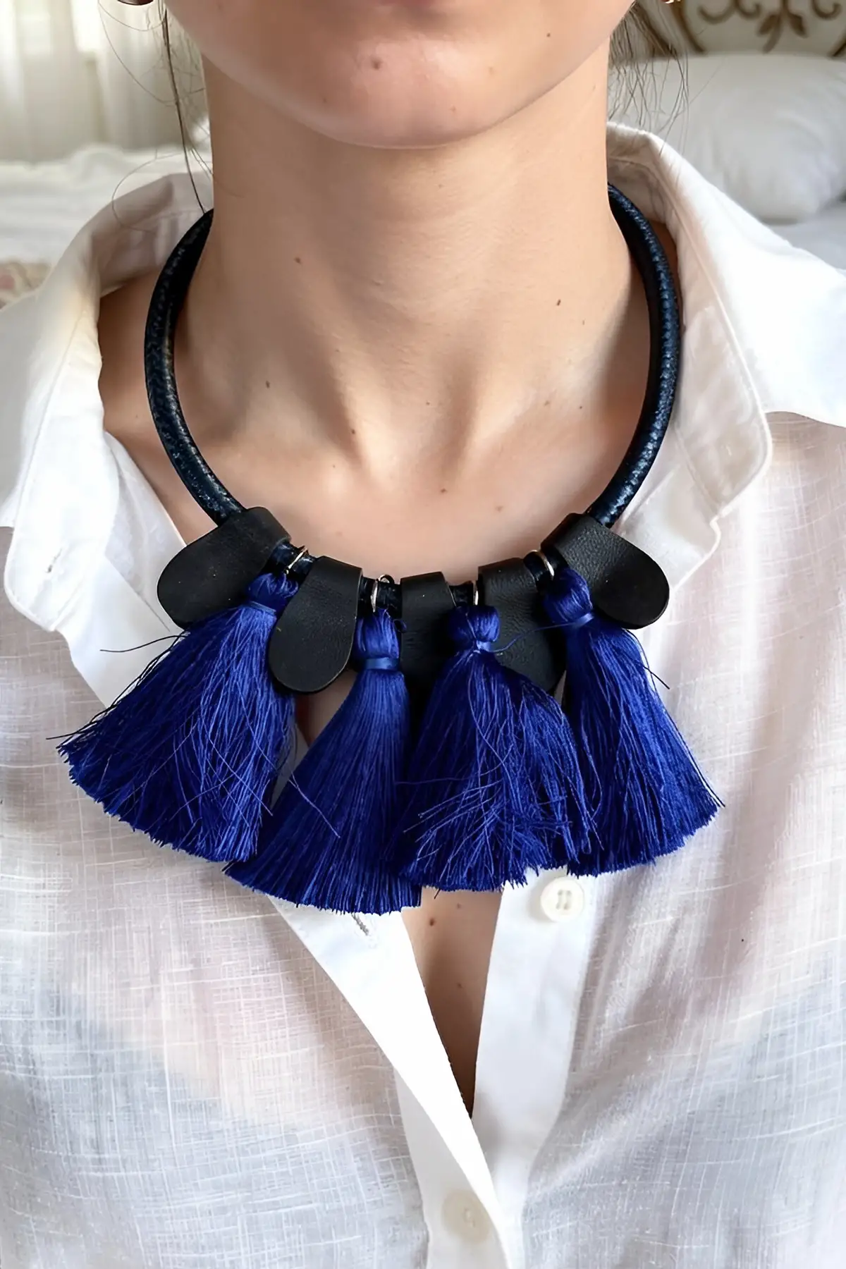 Siyah Ve Mavi Renk Püskül Detaylı Tasarım Kolye