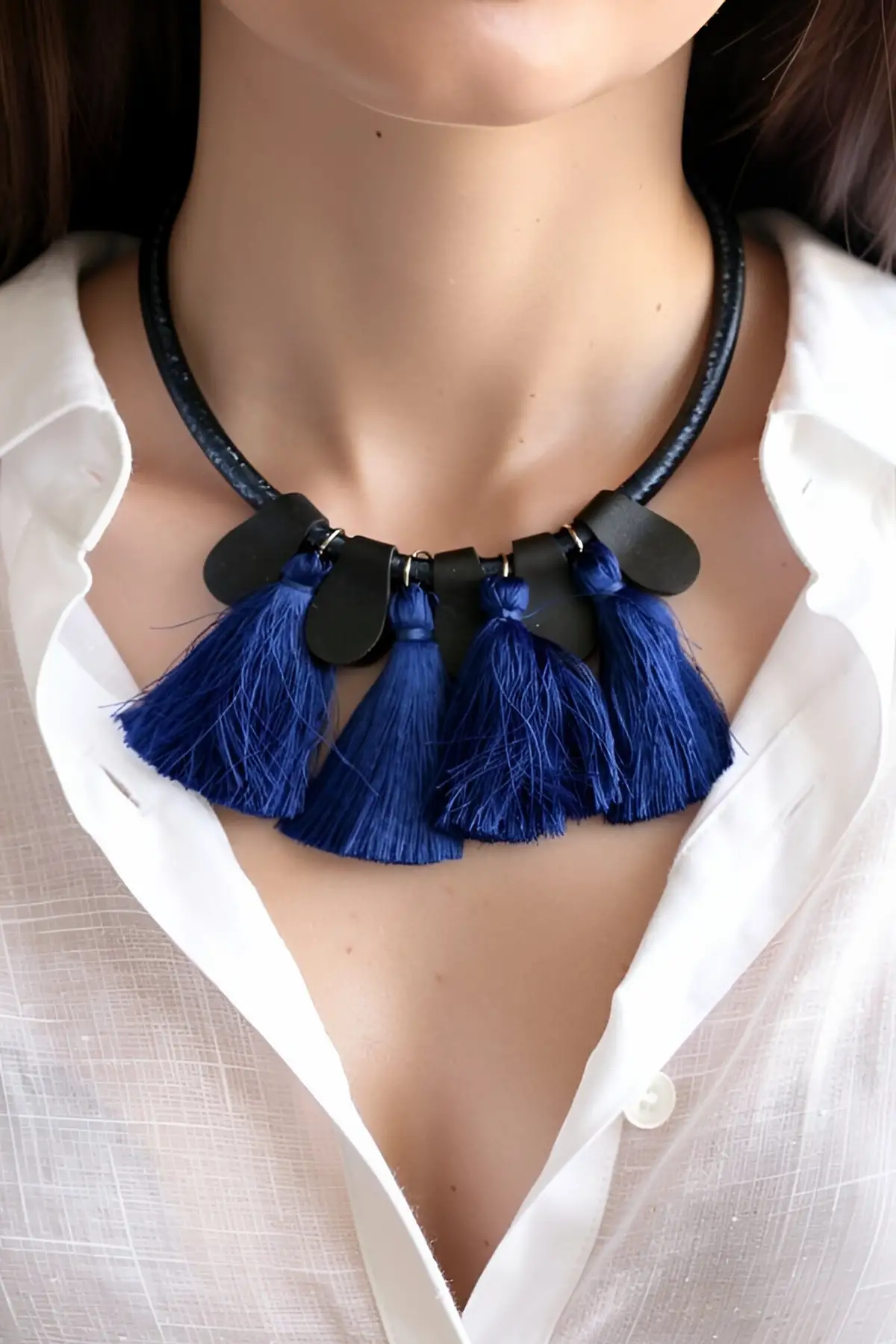 Siyah Ve Mavi Renk Püskül Detaylı Tasarım Kolye