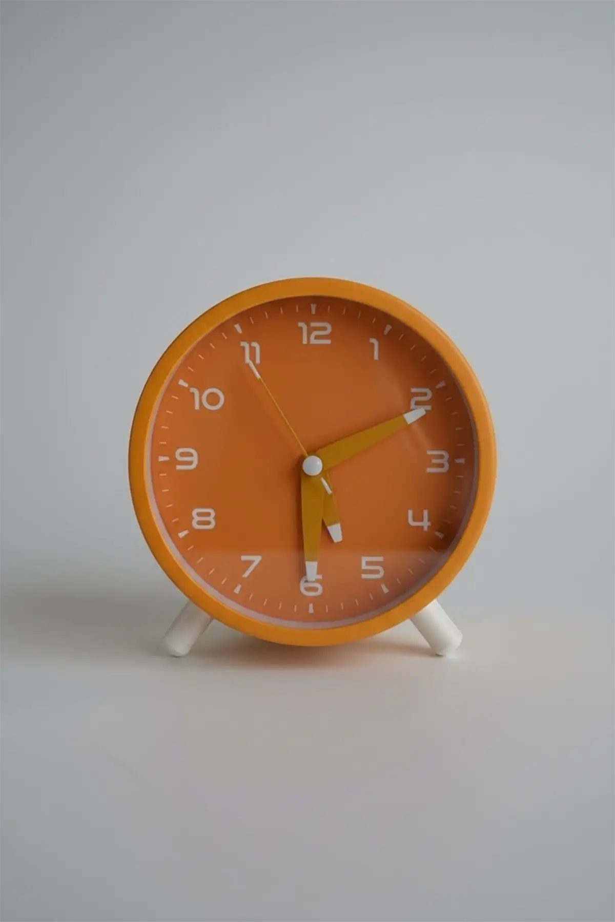 Turuncu Renk Dekoratif Işıklı Alarmlı Masa Saati