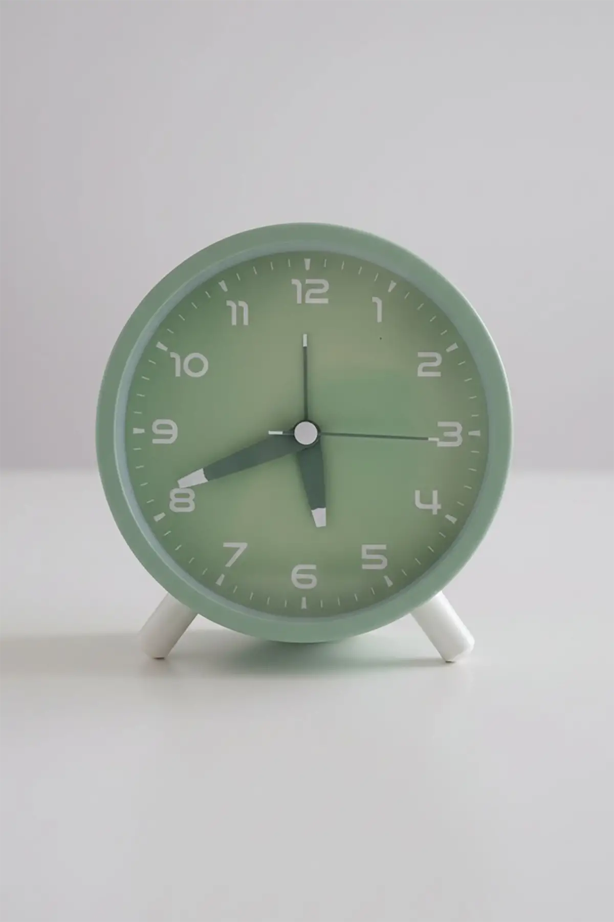 Yeşil Renk Dekoratif Işıklı Alarmlı Masa Saati