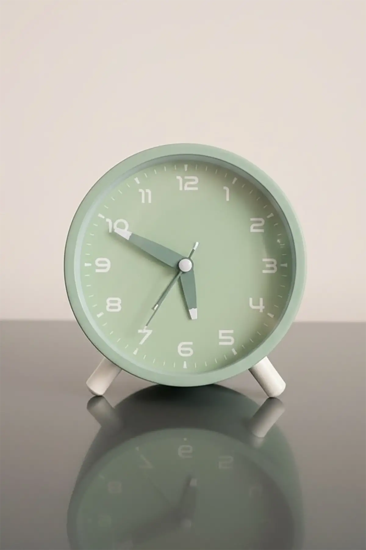 Yeşil Renk Dekoratif Işıklı Alarmlı Masa Saati