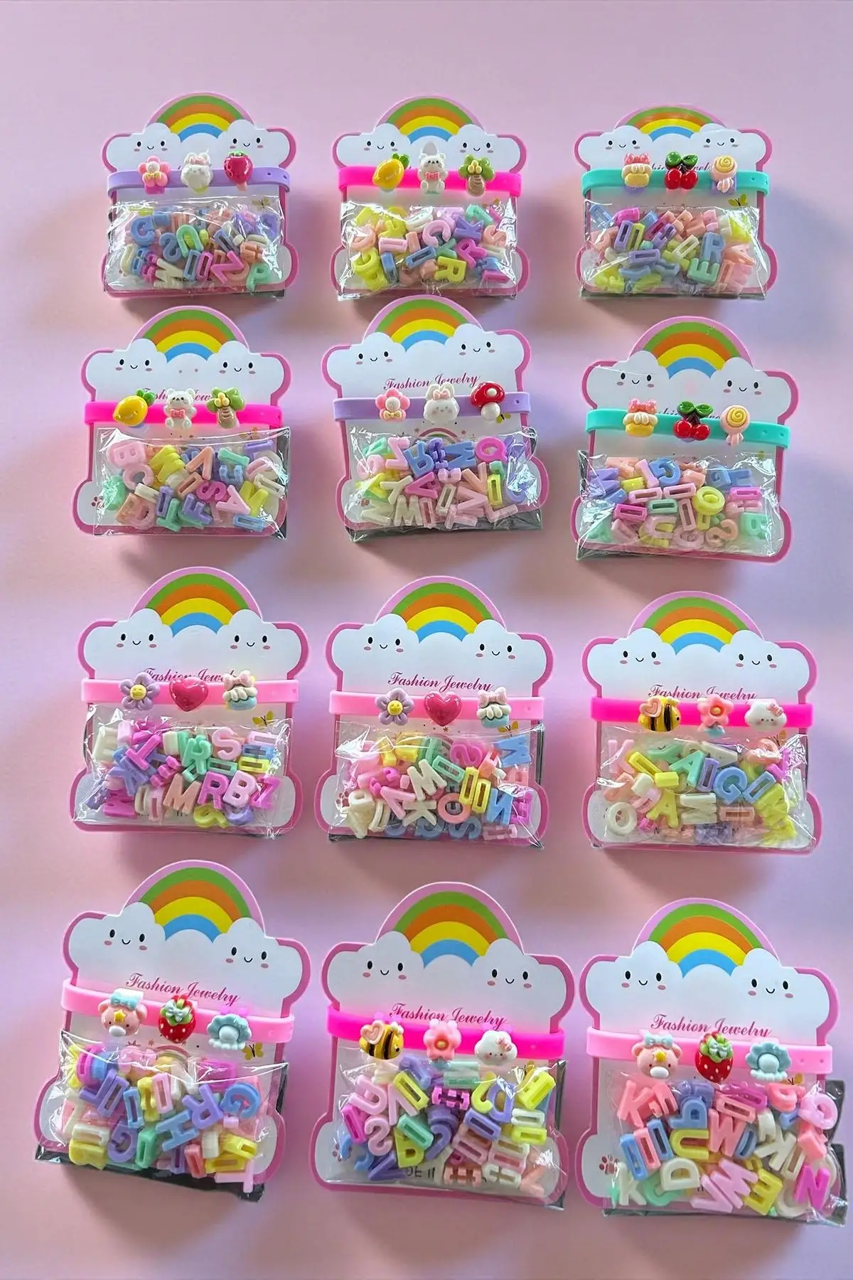 12li Karışık Figürlü Charmlı Çocuk Bileklik Set