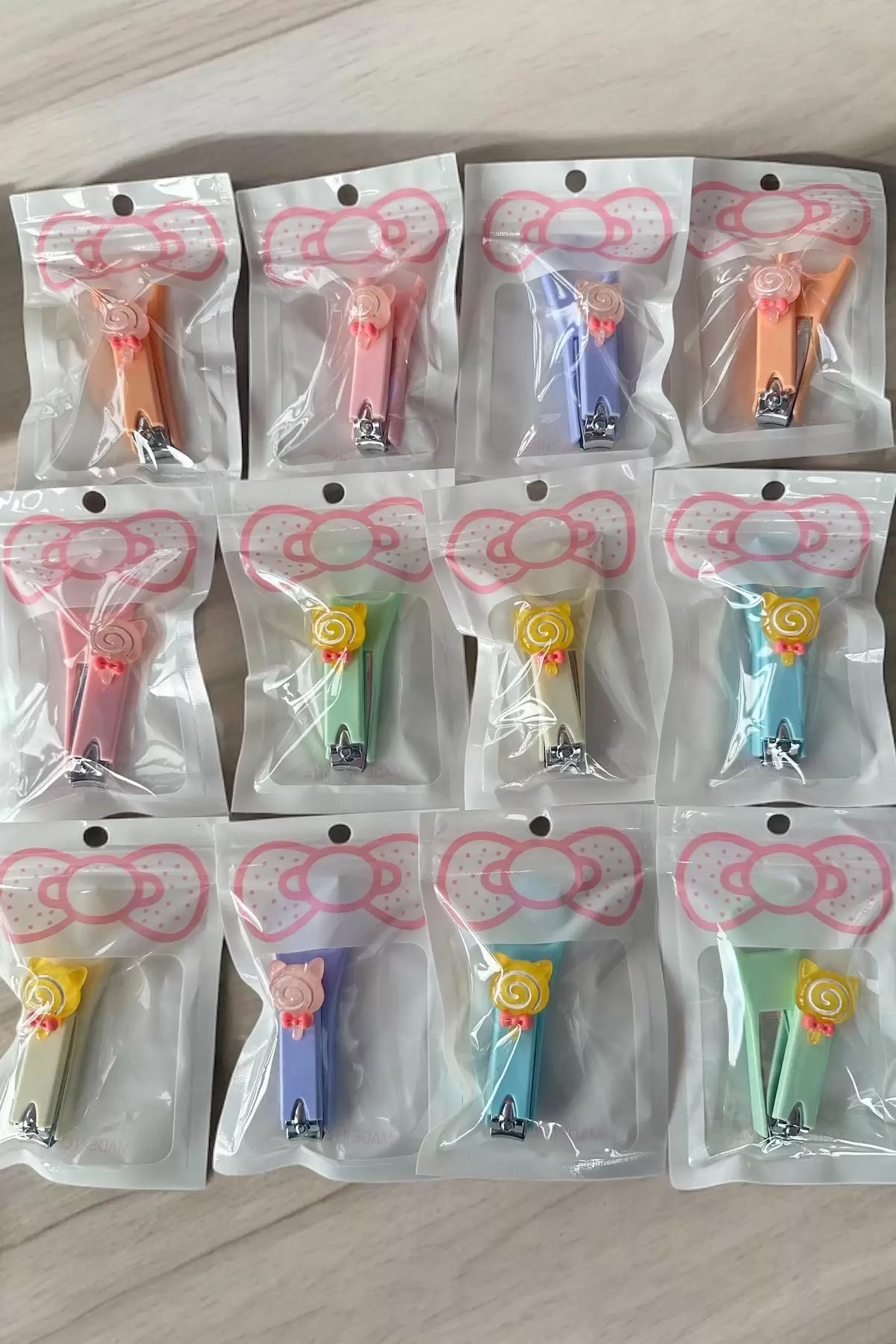 12li Karışık Renk Karışık Figürlü Tırnak Makası Set