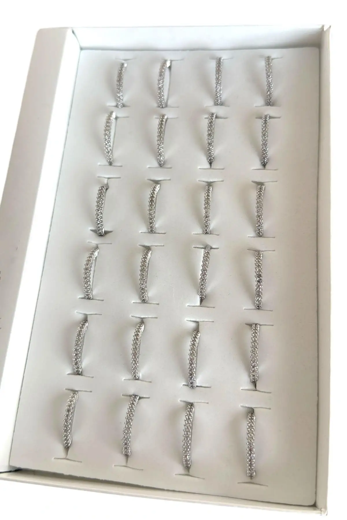 24lü Gümüş Renk Taş Detaylı Yüzük Set