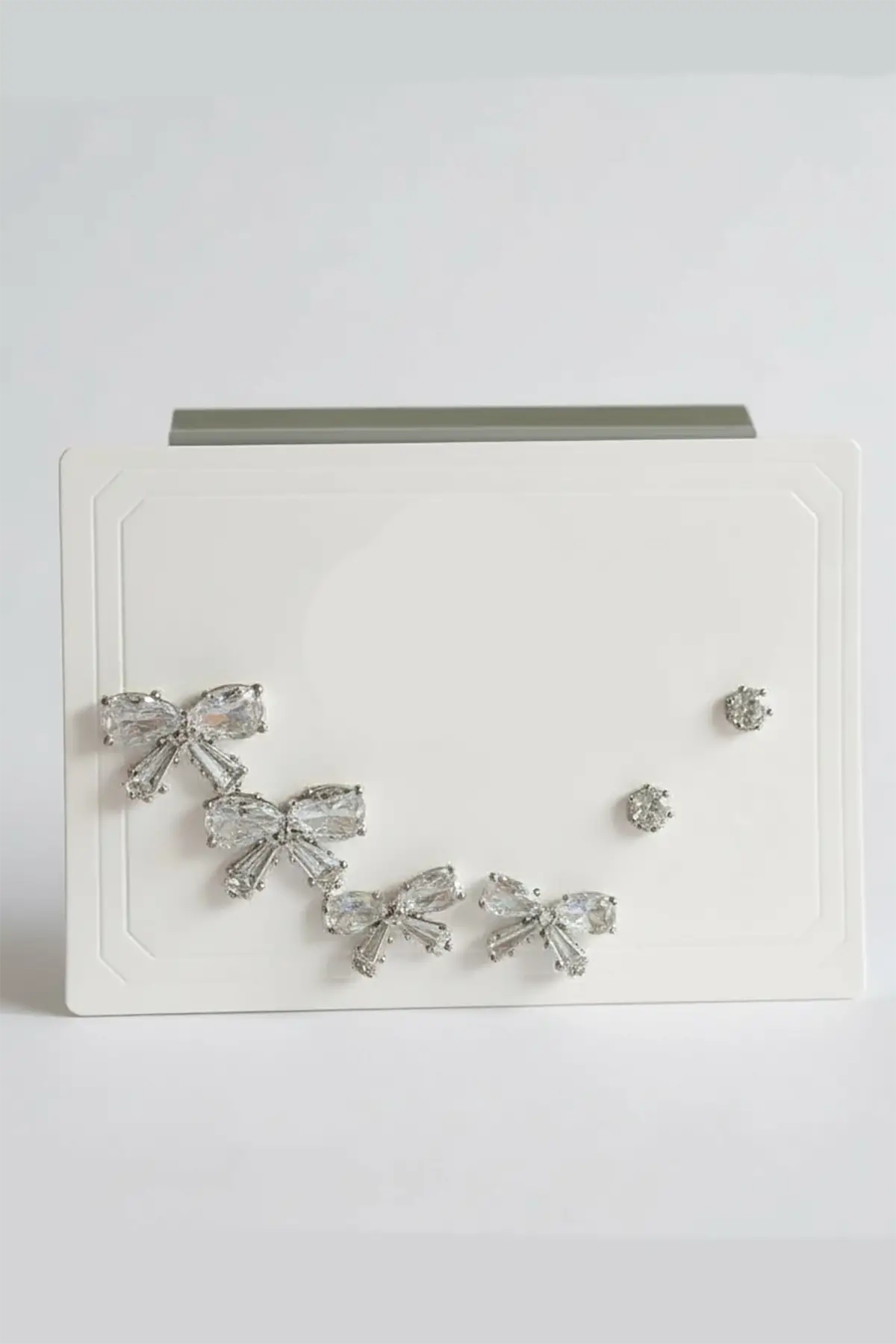 6lı Gümüş Renk Kurdele Figürlü Taş Detaylı Küpe Set