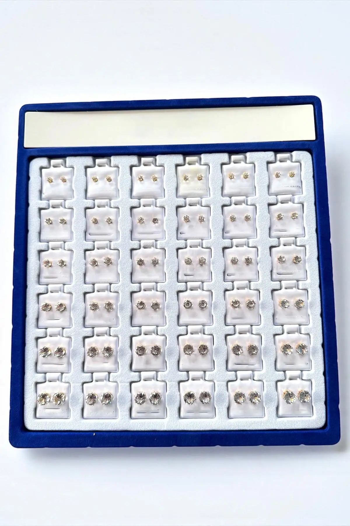 Altın Renk 36lı Taş Detaylı Küpe Set