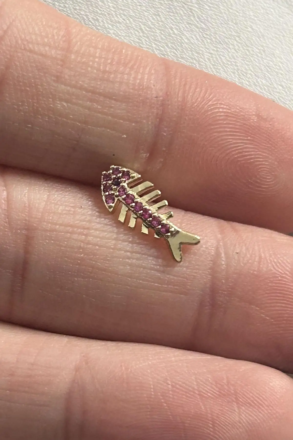 Altın Renk Balık Figürlü Taş Detaylı Cerrahi Çelik Tragus/Kıkırdak Küpe/Piercing (Tek)