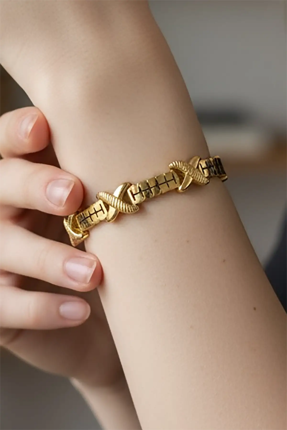 Altın Renk Çarpı Figürlü Çelik Kelepçe Bileklik