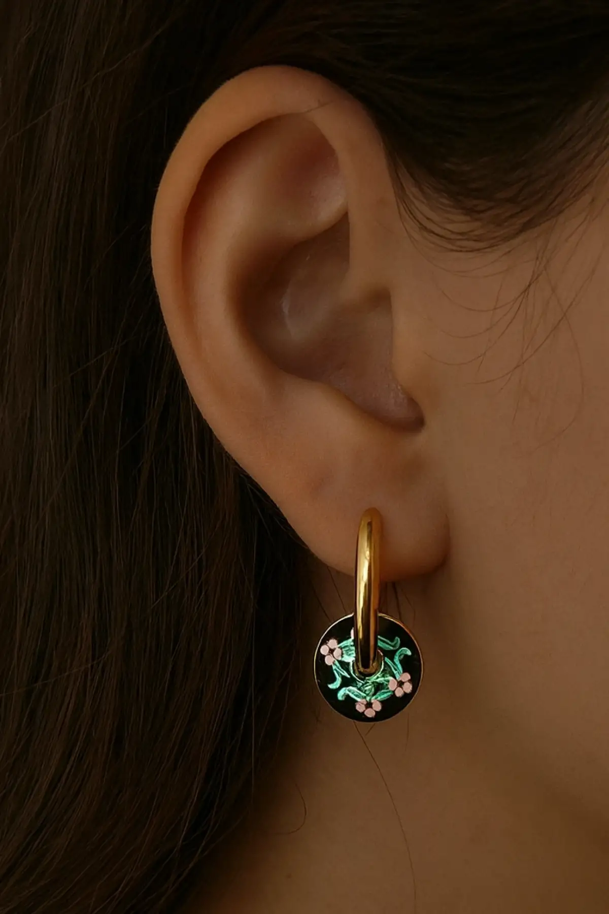 Altın Renk Çiçek Figürlü Çelik Küpe (Çift)