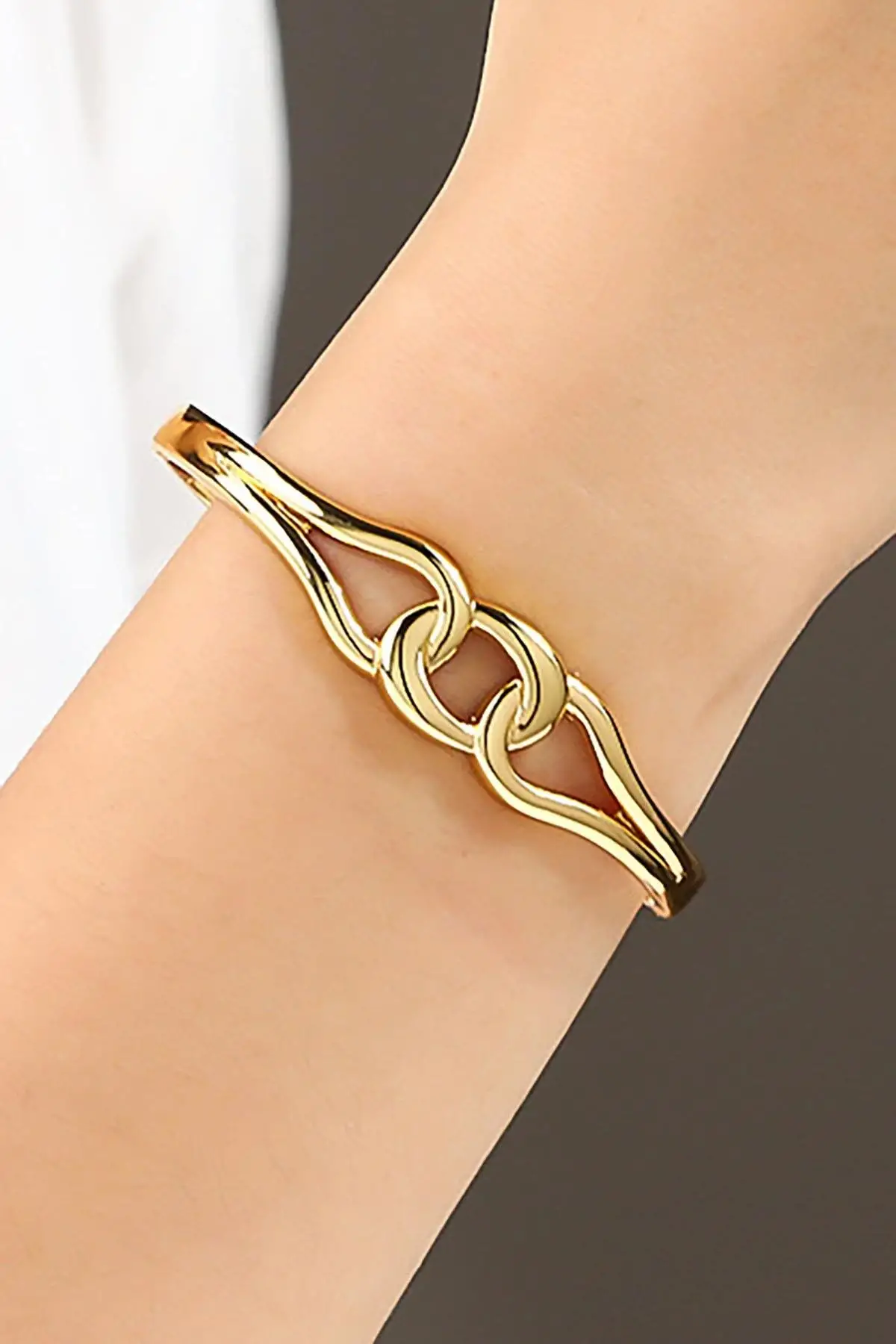 Altın Renk Düğüm Figürlü Çelik Kelepçe Bileklik