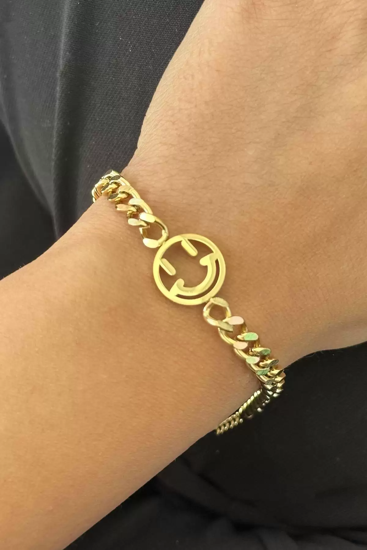 Altın Renk Emoji Detaylı Çelik Bileklik