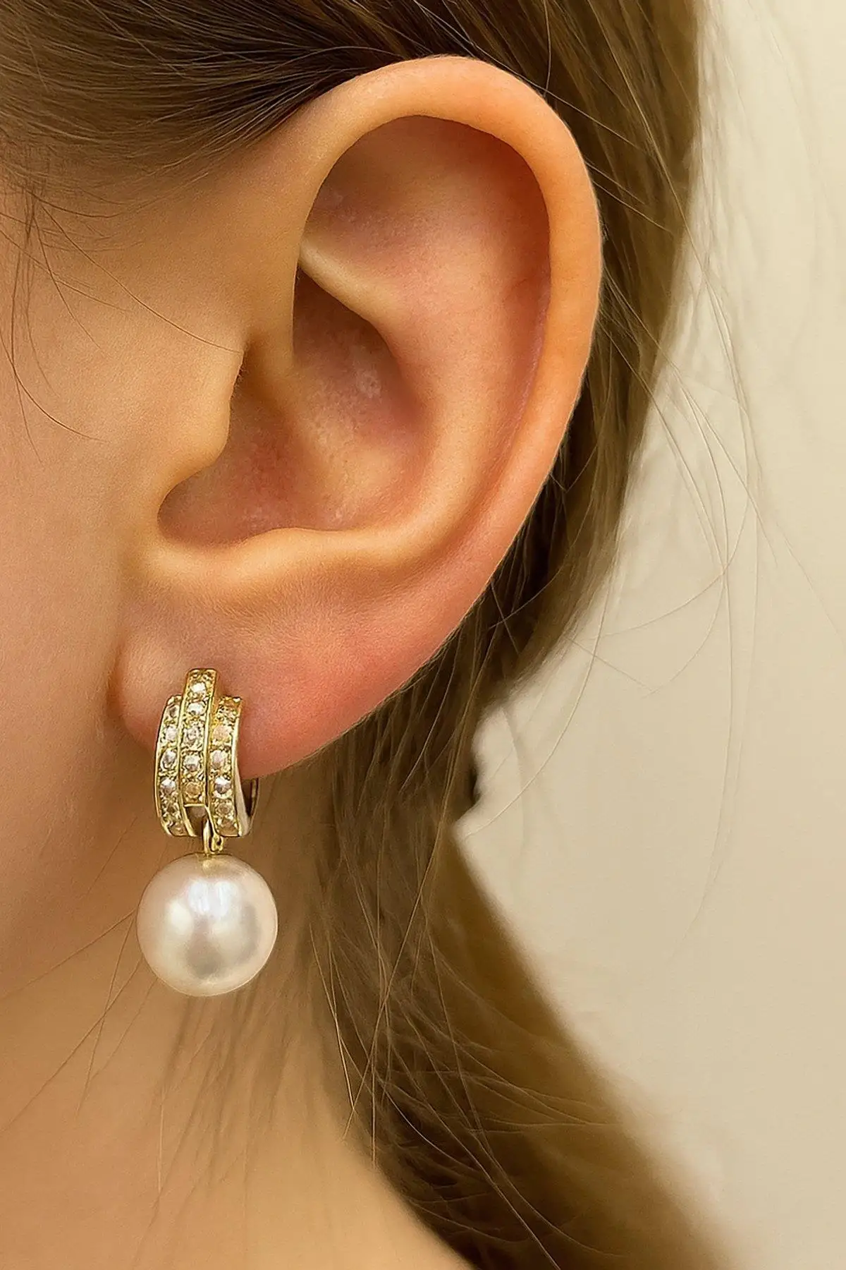 Altın Renk İnci Detaylı Küpe (Çift)