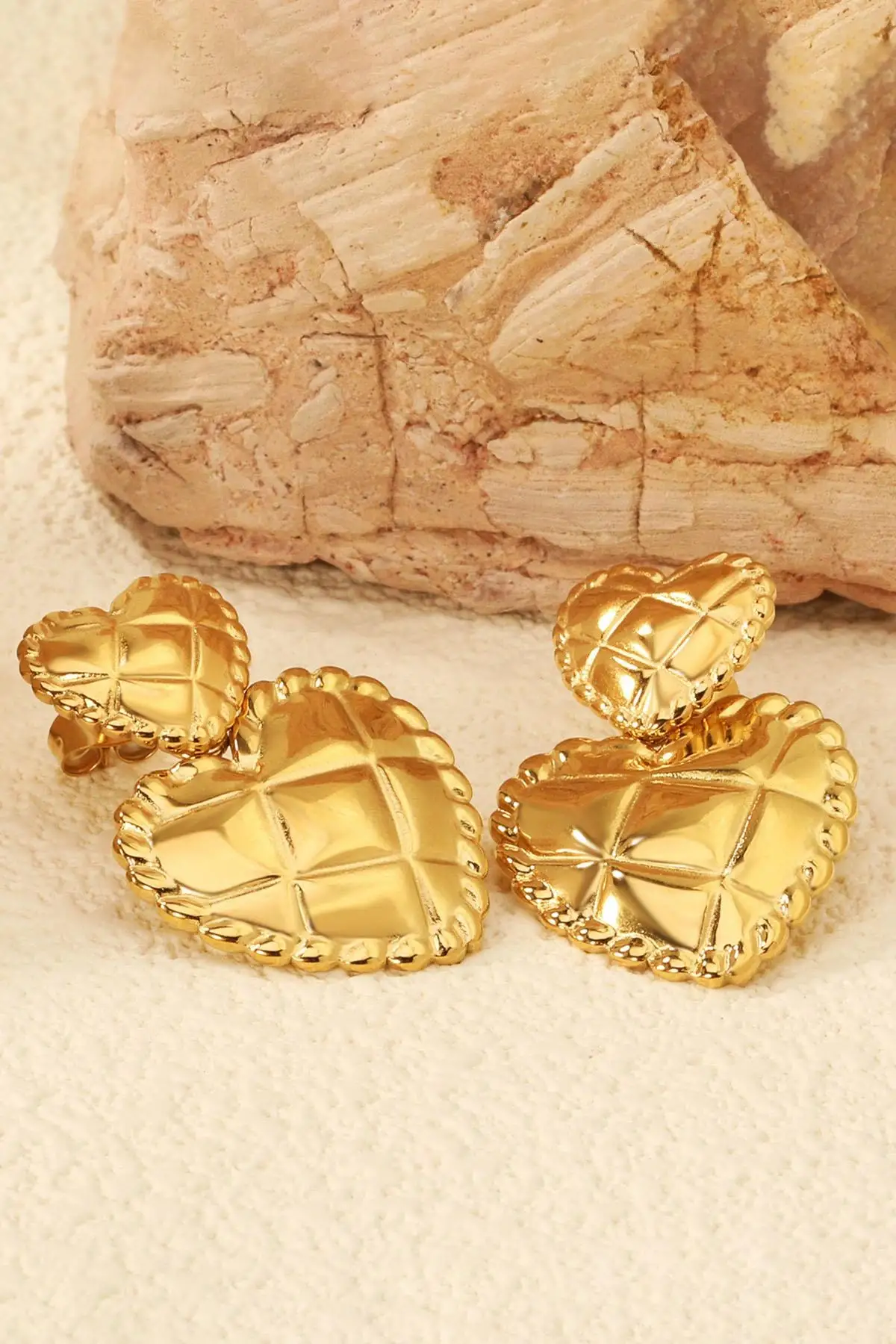 Altın Renk Kalp Figürlü Çelik Küpe (Çift)