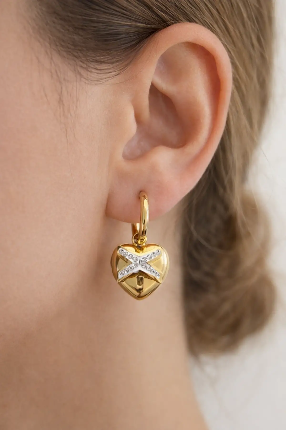 Altın Renk Kalp Figürlü Çelik Küpe (Çift)