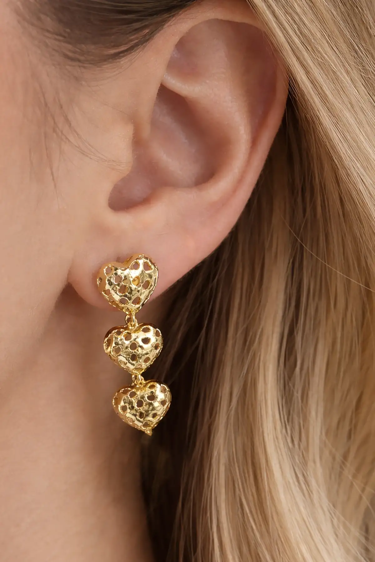 Altın Renk Kalp Figürlü Çelik Küpe (Çift)