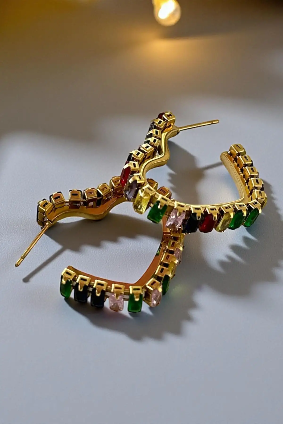 Altın Renk Kalp Figürlü Taş Detaylı Çelik Küpe (Çift)