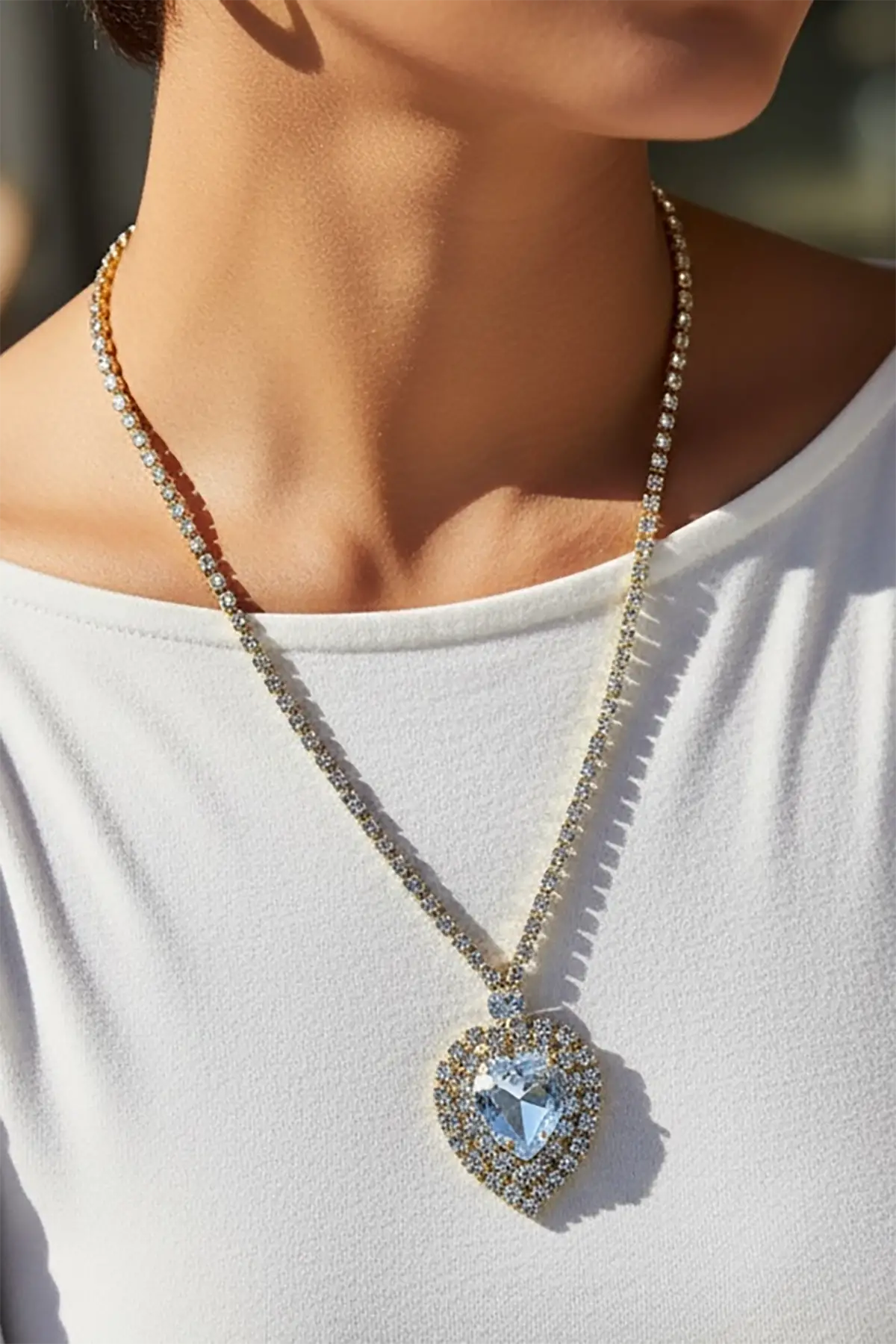 Altın Renk Kalp Figürlü Taş Detaylı Tasarım Abiye Kolye