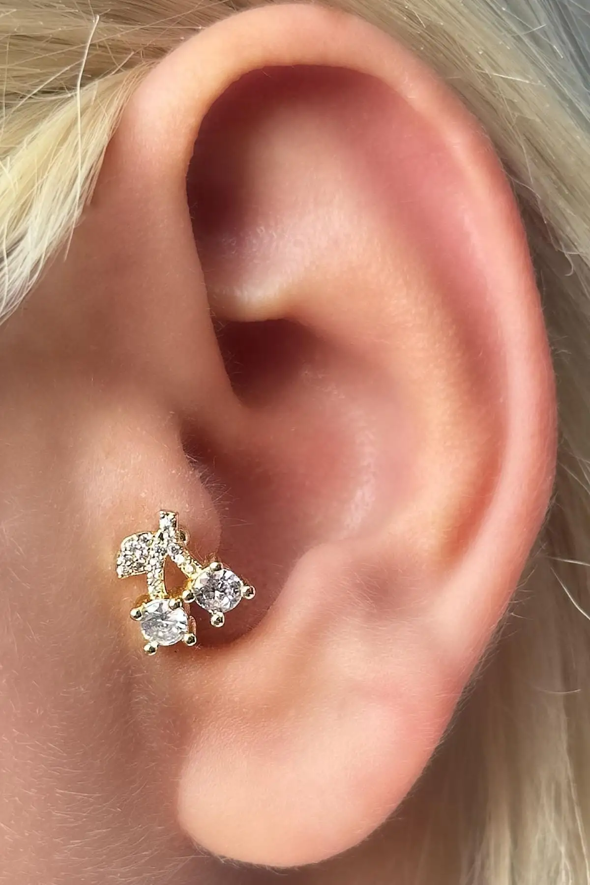 Altın Renk Kiraz Figürlü Çelik Tragus/Kıkırdak Küpe/Piercing (Tek)  Adres Oluştur
