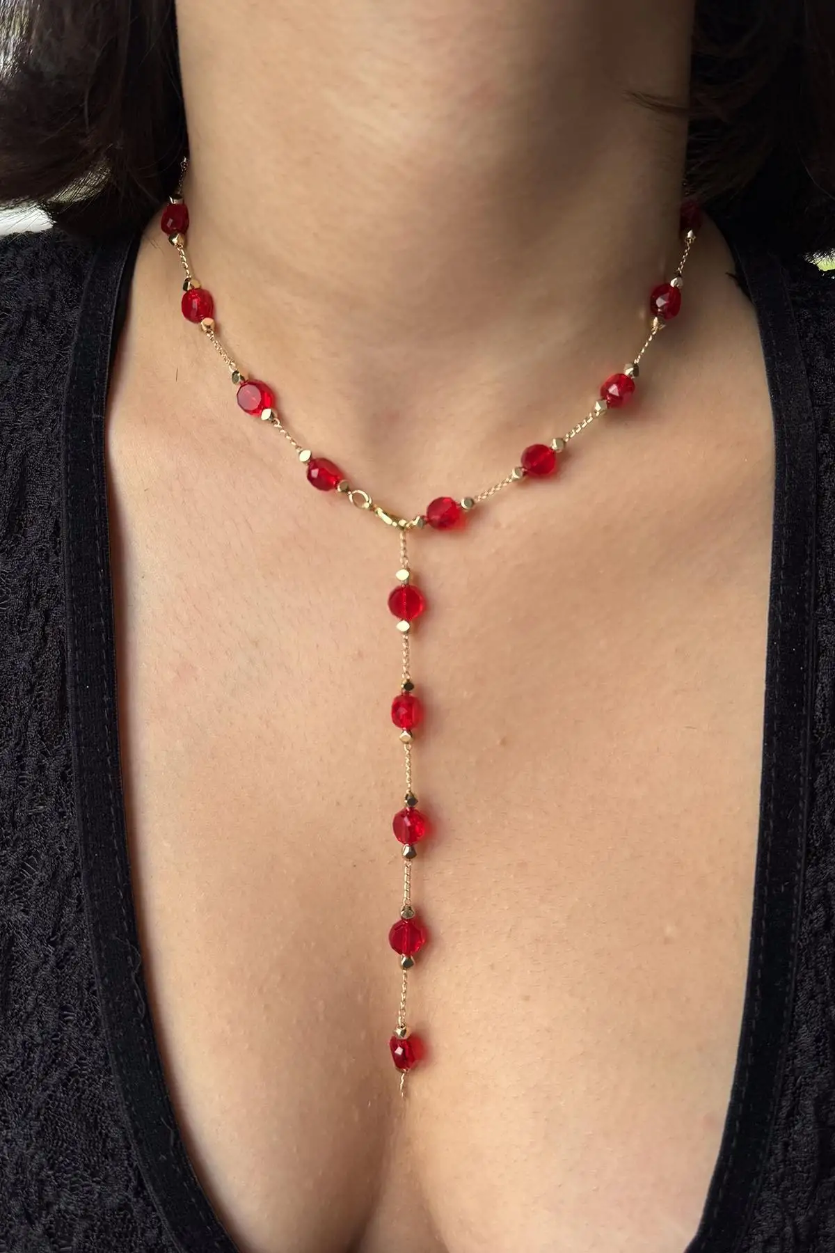 Altın Renk Kırmızı Taş Detaylı Çelik Y Kolye