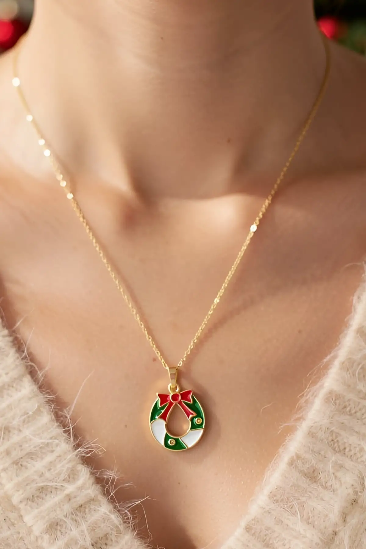 Altın Renk Kurdele Figürlü Çelik Yılbaşı Kolyesi