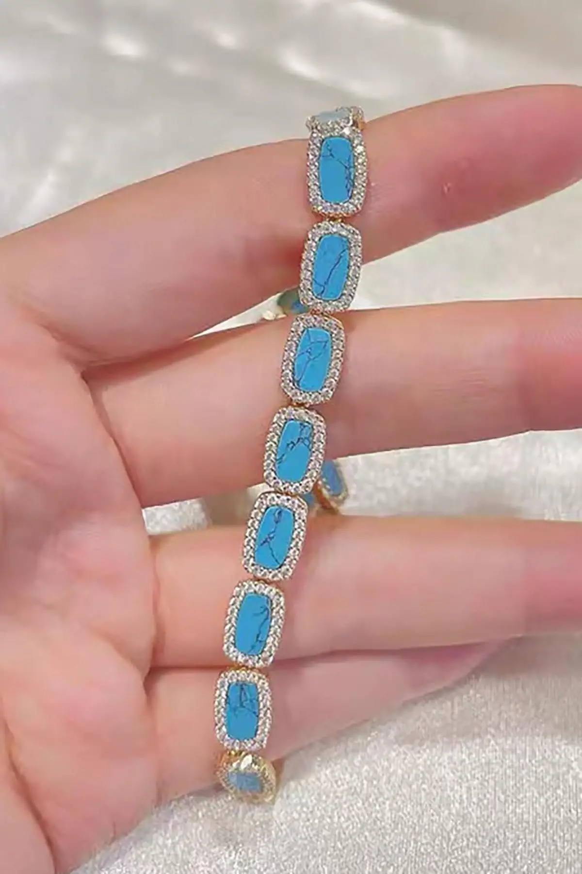 Altın Renk Mavi Taş Detaylı 14K Altın Kaplama VİP Bileklik