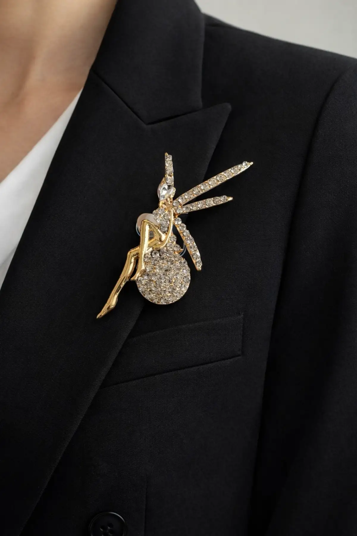 Altın Renk Peri Figürlü Broş