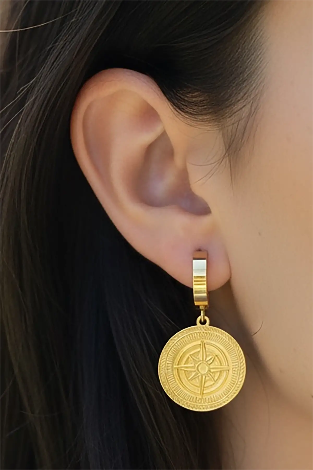 Altın Renk Pusula Figürlü Çelik Küpe (Çift)