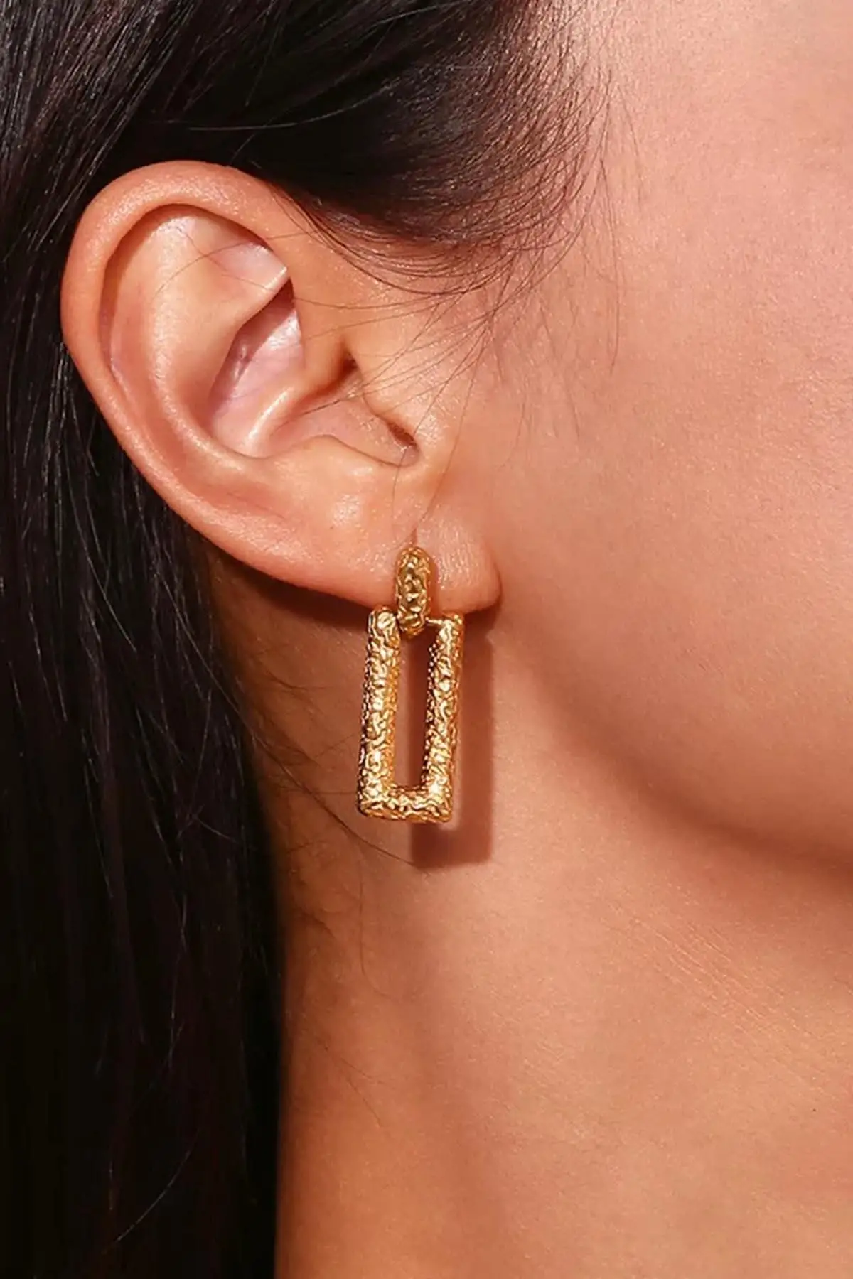 Altın Renk Sallantılı Çelik Küpe (Çift)