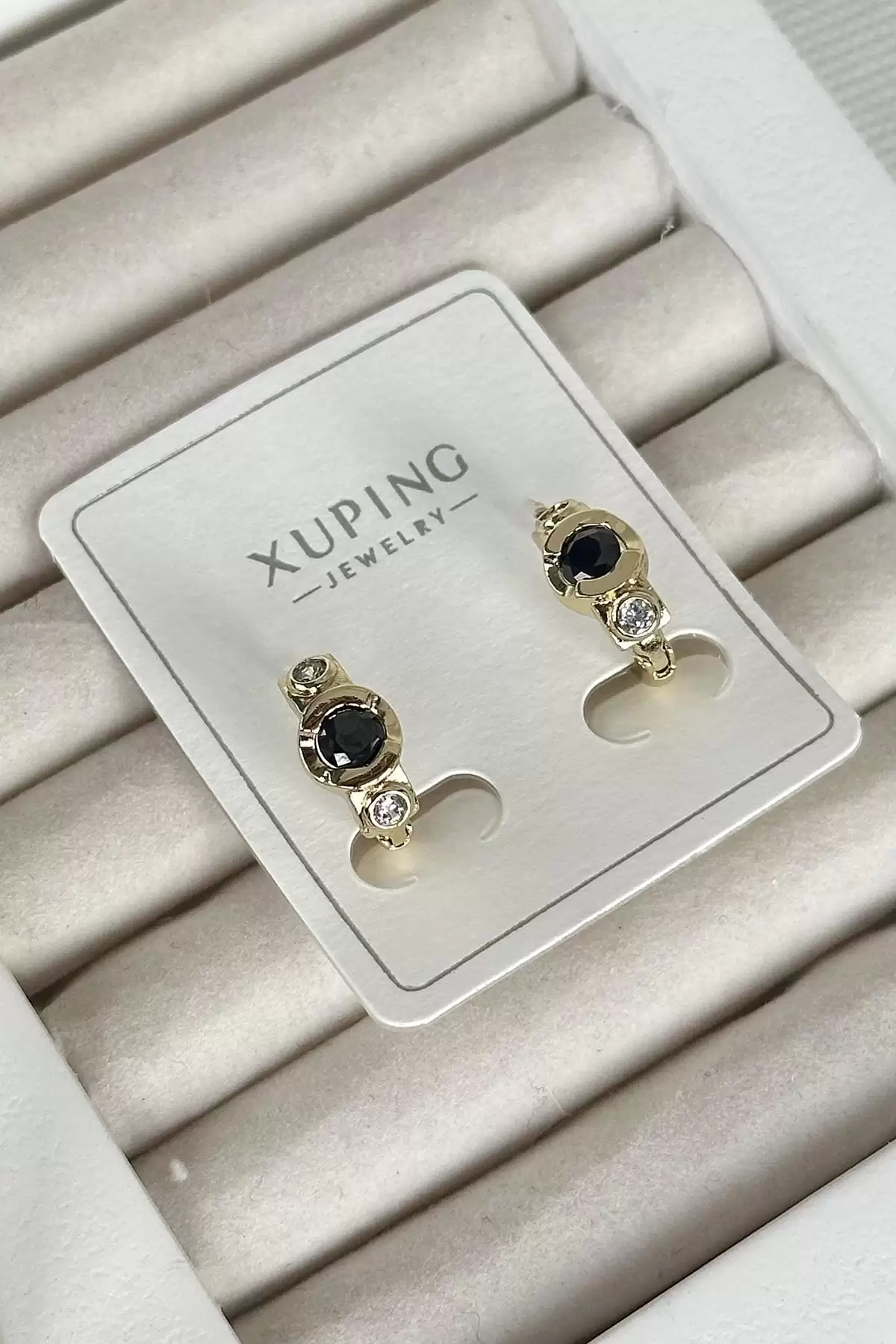 Altın Renk Siyah Taş Detaylı Çelik Xuping Küpe (Çift)