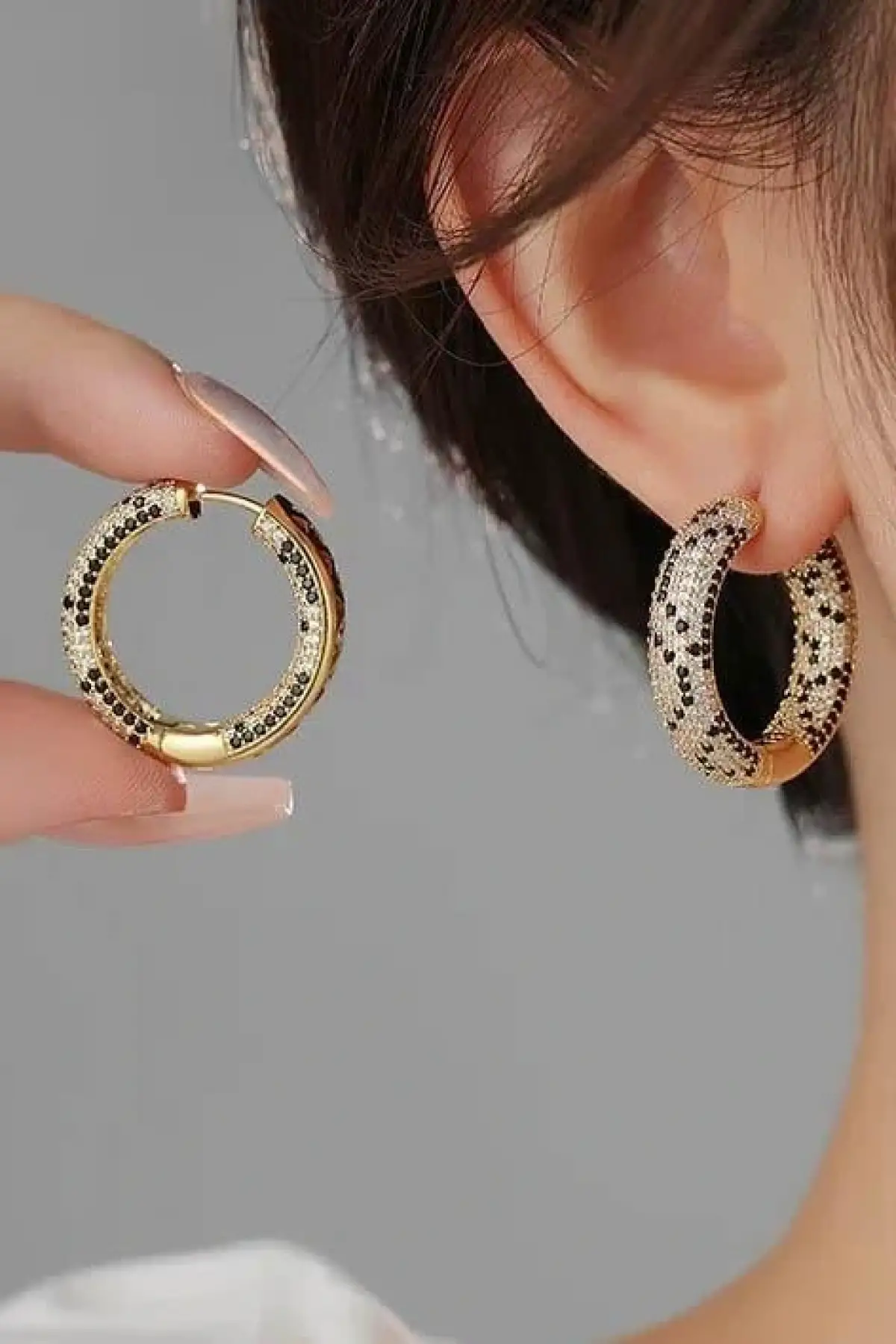 Altın Renk Taş Detaylı 14K Altın Kaplama Halka Küpe (Çift)