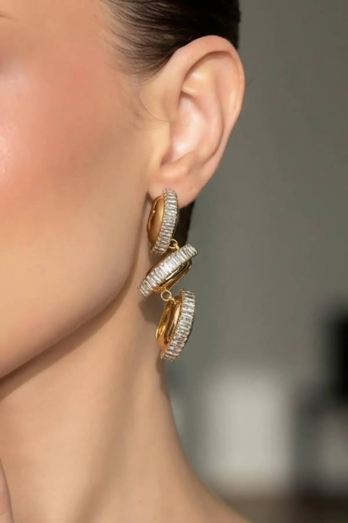 Altın Renk Taş Detaylı 14K Altın Kaplama TX Küpe (Çift)